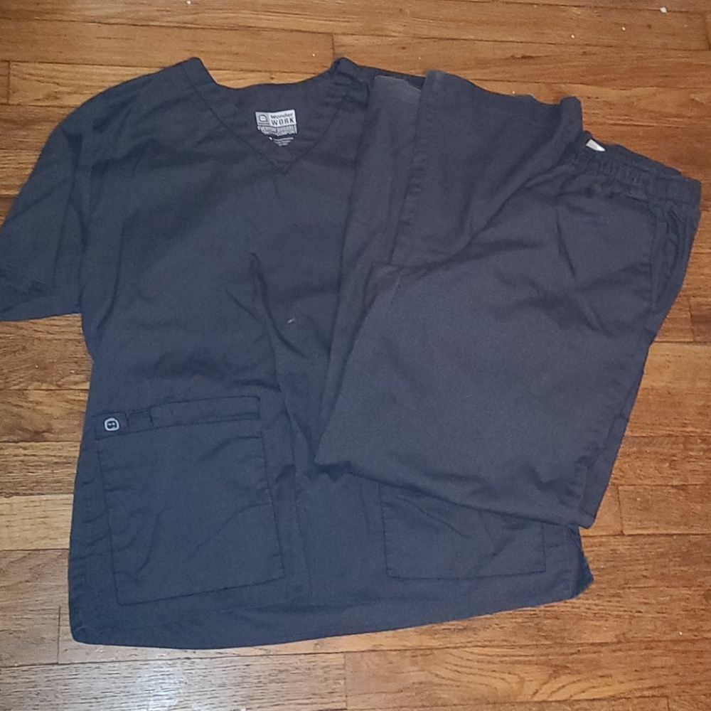 Wonder wink scrub set